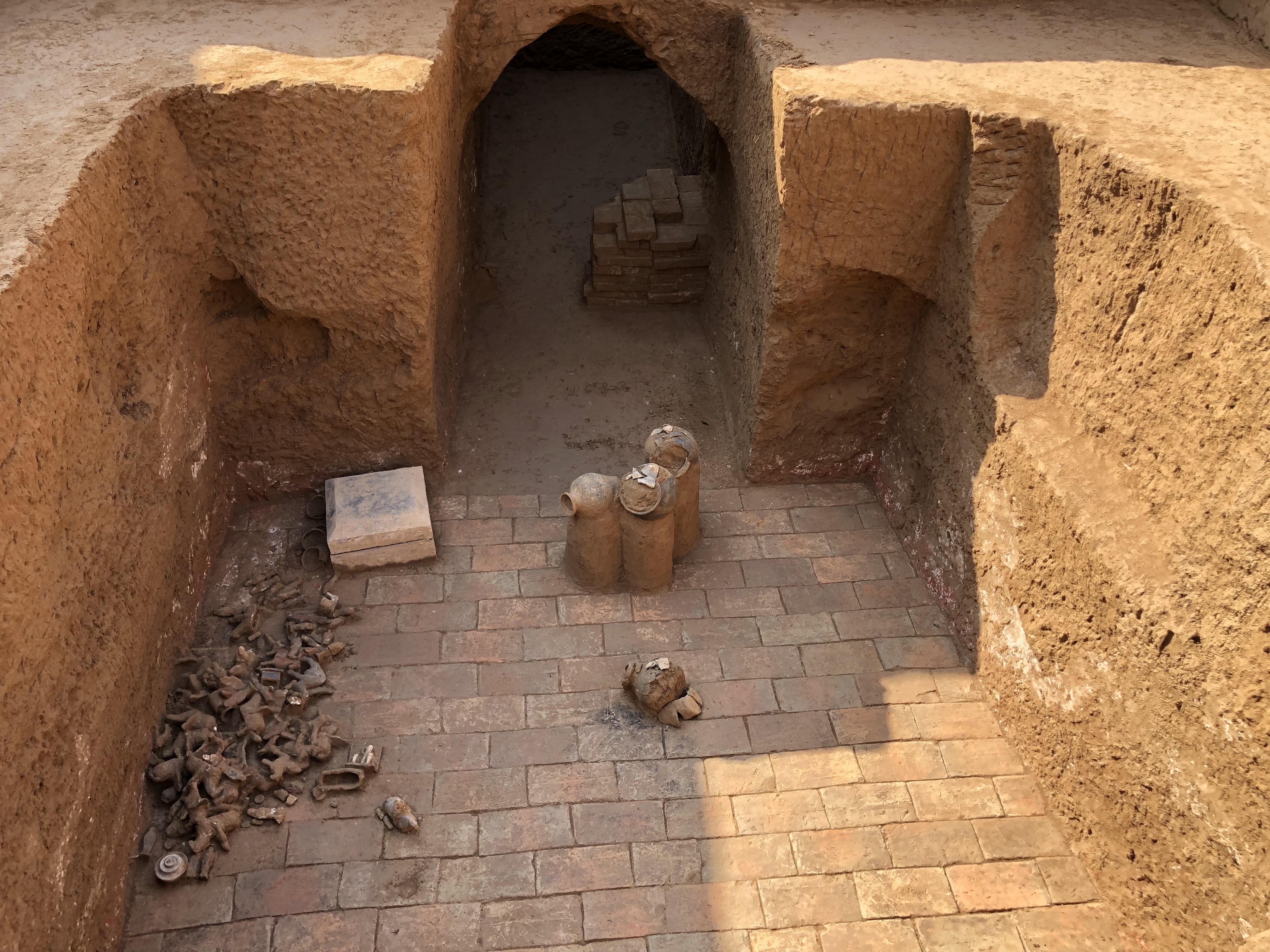 陕西省考古研究院发布了对北周宇文觉墓的考古发掘成果(图1)