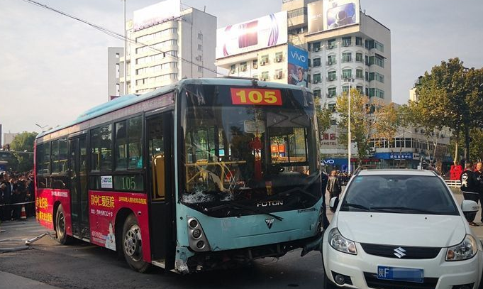汉中公交司机带病开车致2死5伤(图1)