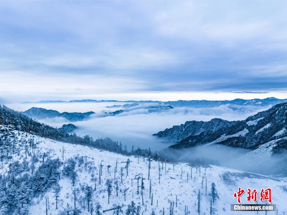 初春雪后的秦岭云海 宛若流动的山水画