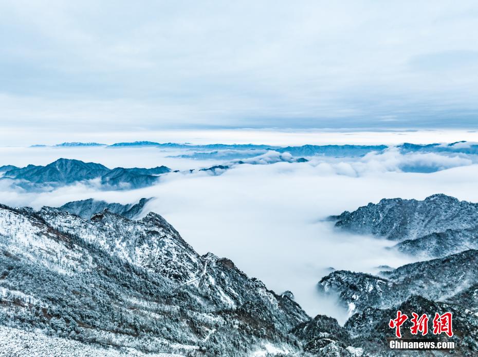 初春雪后的秦岭云海 宛若流动的山水画