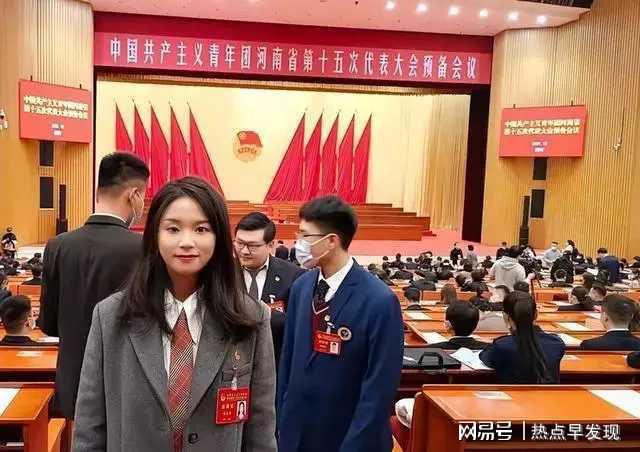 24岁女大学生回村选村长意外当选，大学生输入新鲜血液！(图1)