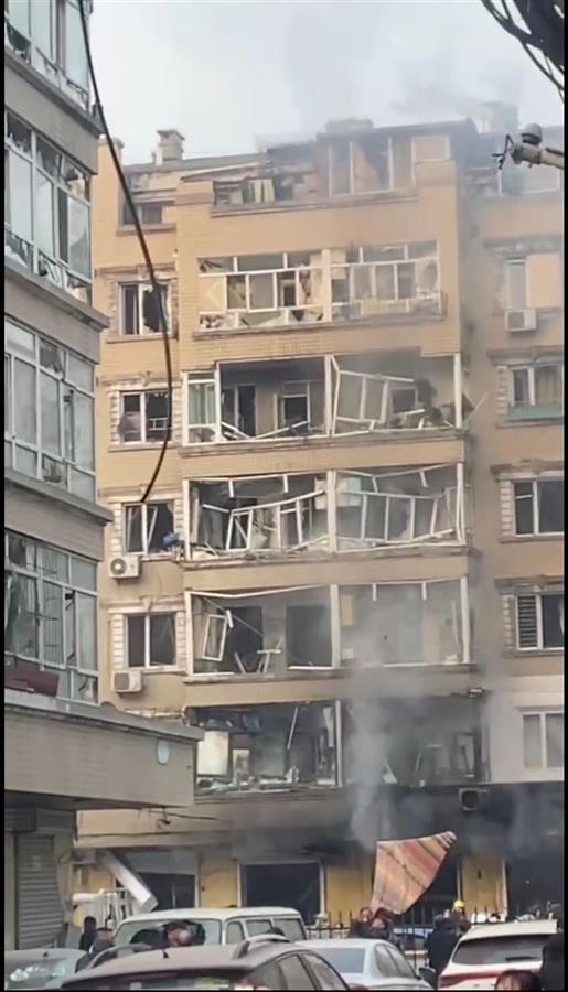 哈尔滨一小区发生爆炸 附近居民：1到7楼玻璃几乎全碎 (图1)