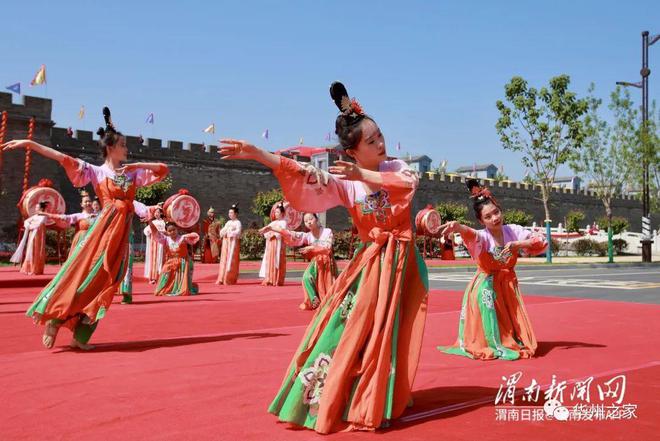 渭南：“白居易”吟诵开城赋，以开城之礼，邀请来自八方宾客入城共游(图2)