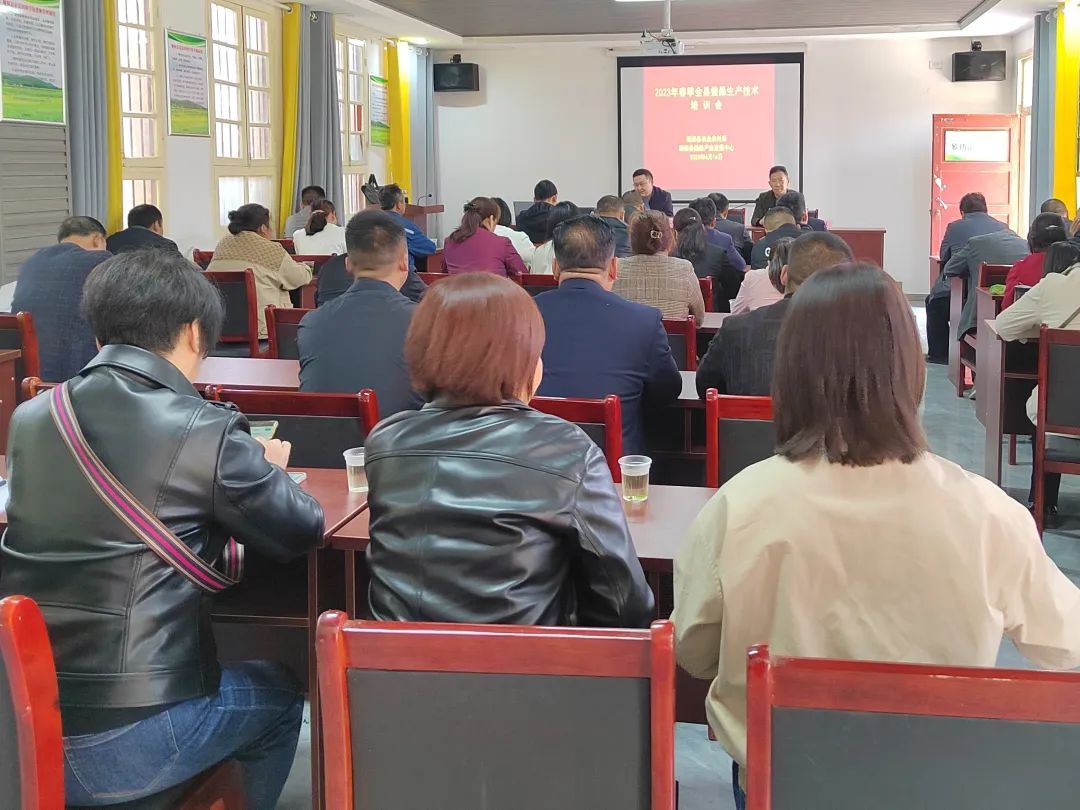 陕西社会组织“合力团”助力乡村振兴显身手(图4) ▲略阳县农业农村局、县桑蚕产业发展中心在略阳福瑞源技能培训学校联合开展2023年全县桑蚕生产技术培训会