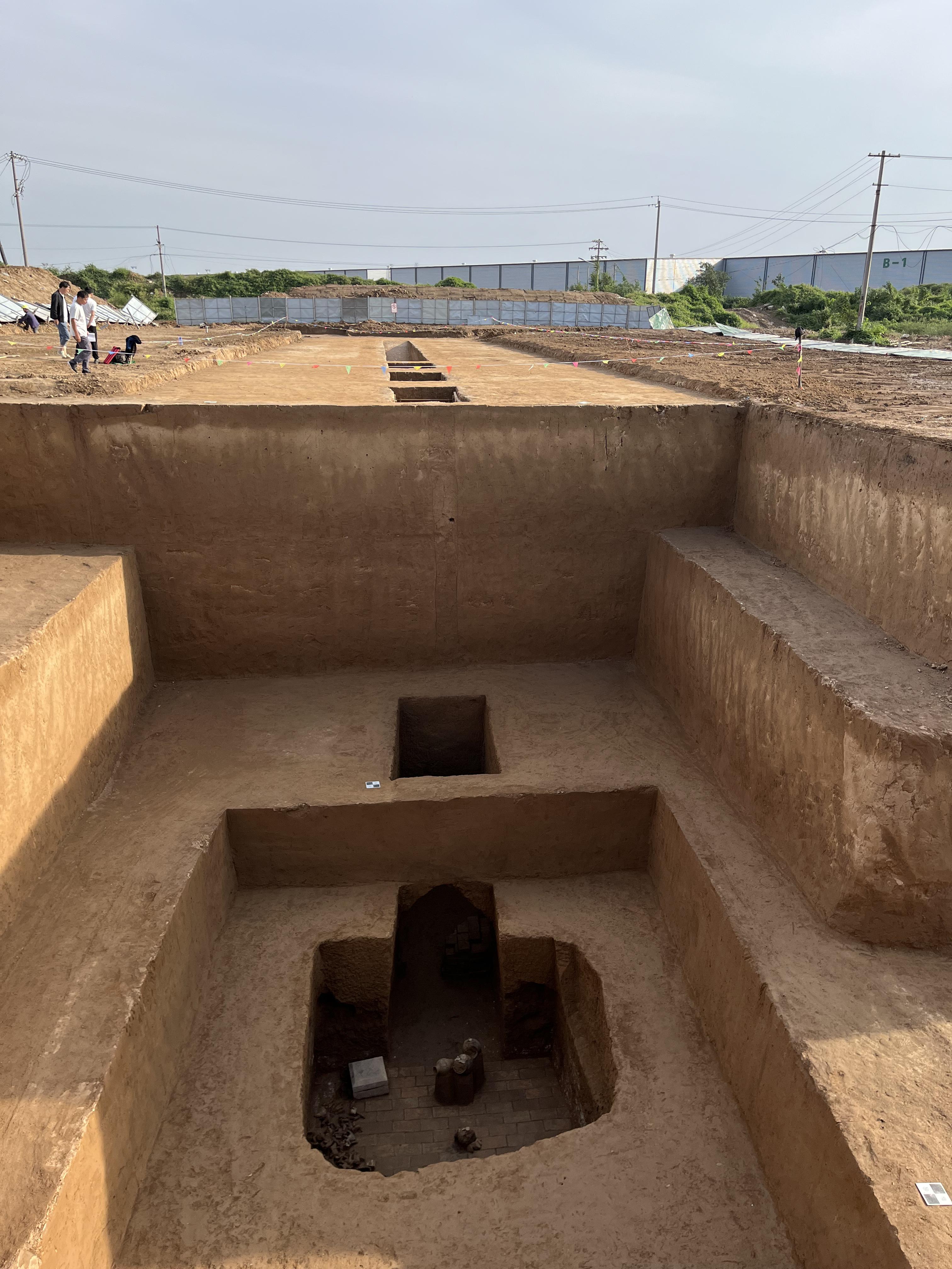 陕西省考古研究院发布了对北周宇文觉墓的考古发掘成果(图2)